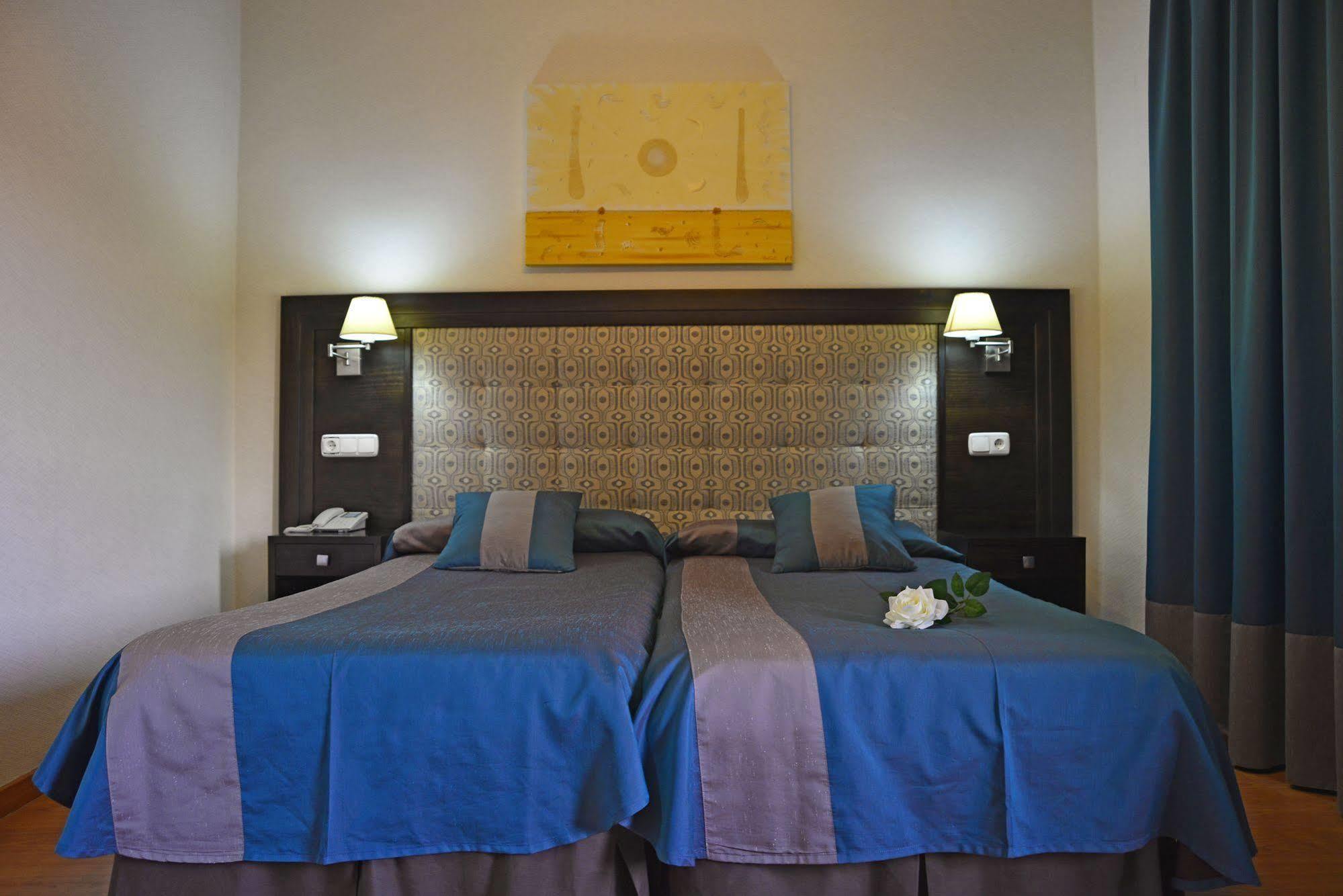 Hotel & Spa Plaza Arriate Exterior photo